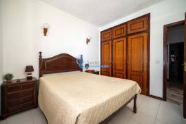 2+1 bedroom apartment in Albufeira, with fantastic potential and just 500m from the beach