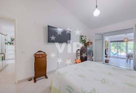 ALBUFEIRA - VILLA WITH  POOL AND LANDSCAPED GARDENS
