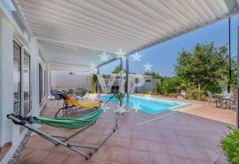 ALBUFEIRA - VILLA WITH  POOL AND LANDSCAPED GARDENS