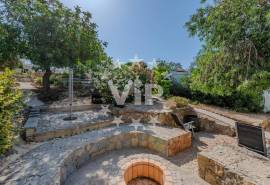 ALBUFEIRA - VILLA WITH  POOL AND LANDSCAPED GARDENS