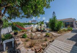 ALBUFEIRA - VILLA WITH  POOL AND LANDSCAPED GARDENS