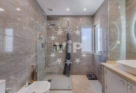 ALBUFEIRA - VILLA WITH  POOL AND LANDSCAPED GARDENS