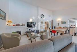 ALBUFEIRA - VILLA WITH  POOL AND LANDSCAPED GARDENS