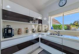ALBUFEIRA - VILLA WITH  POOL AND LANDSCAPED GARDENS