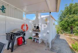 ALBUFEIRA - VILLA WITH  POOL AND LANDSCAPED GARDENS