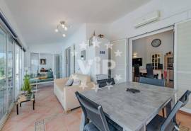 ALBUFEIRA - VILLA WITH  POOL AND LANDSCAPED GARDENS