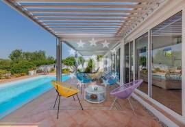 ALBUFEIRA - VILLA WITH  POOL AND LANDSCAPED GARDENS