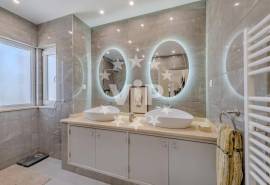 ALBUFEIRA - VILLA WITH  POOL AND LANDSCAPED GARDENS
