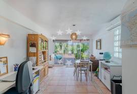 ALBUFEIRA - VILLA WITH  POOL AND LANDSCAPED GARDENS
