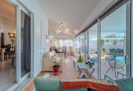 ALBUFEIRA - VILLA WITH  POOL AND LANDSCAPED GARDENS