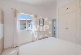 ALBUFEIRA - VILLA WITH  POOL AND LANDSCAPED GARDENS