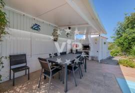 ALBUFEIRA - VILLA WITH  POOL AND LANDSCAPED GARDENS