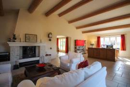 Luxury 3 Bed Villa For Sale In Montbrun-les-Bains