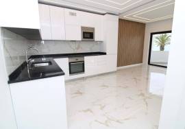 Refurbished 3 bedroom apartment facing the sea | garage | elevator | Sea view