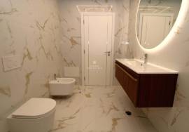 Refurbished 3 bedroom apartment facing the sea | garage | elevator | Sea view