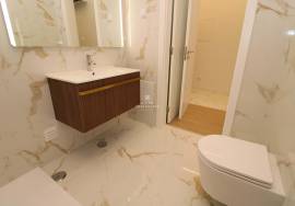 Refurbished 3 bedroom apartment facing the sea | garage | elevator | Sea view