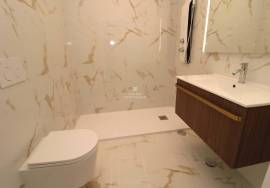 Refurbished 3 bedroom apartment facing the sea | garage | elevator | Sea view