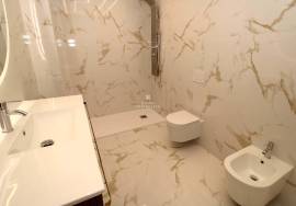 Refurbished 3 bedroom apartment facing the sea | garage | elevator | Sea view
