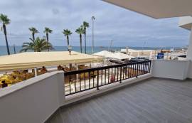 Refurbished 3 bedroom apartment facing the sea | garage | elevator | Sea view