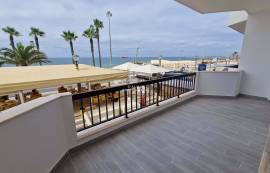 Refurbished 3 bedroom apartment facing the sea | garage | elevator | Sea view