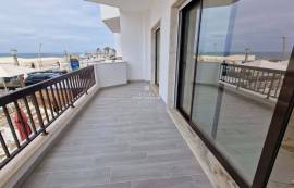 Refurbished 3 bedroom apartment facing the sea | garage | elevator | Sea view