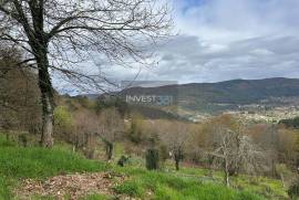 Land with ruin in Covas with magnificent views