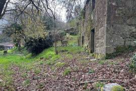 Land with ruin in Covas with magnificent views