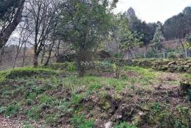 Land with ruin in Covas with magnificent views