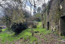Land with ruin in Covas with magnificent views