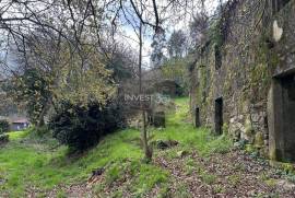 Land with ruin in Covas with magnificent views