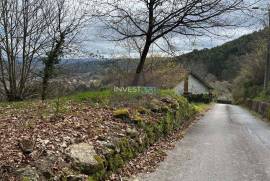 Land with ruin in Covas with magnificent views