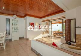 Four bedroom villa with swimming pool near the Golf Course and Beach in Vilamoura, Algarve