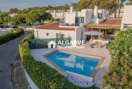 Four bedroom villa with swimming pool near the Golf Course and Beach in Vilamoura, Algarve