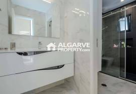 Four bedroom villa with swimming pool near the Golf Course and Beach in Vilamoura, Algarve