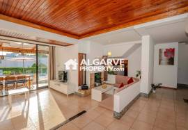 Four bedroom villa with swimming pool near the Golf Course and Beach in Vilamoura, Algarve