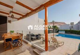 Four bedroom villa with swimming pool near the Golf Course and Beach in Vilamoura, Algarve