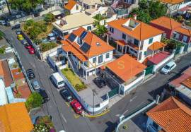 3 bedroom villa with independent 1 bedroom apartment and views of Funchal bay.