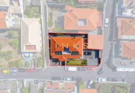 3 bedroom villa with independent 1 bedroom apartment and views of Funchal bay.
