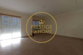 {|en|}2 bedroom apartment with balconies in Qta de Betunes Loulé! 