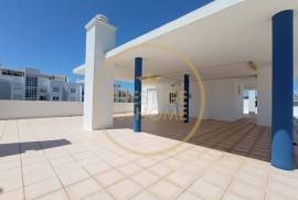 {|en|}2 bedroom apartment with balconies in Qta de Betunes Loulé! 