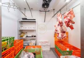 BUTCHER RENOVATED IN 2023 - RUA DE SÃO LUIS - FARO - TRESPASSE
