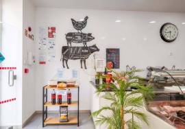 BUTCHER RENOVATED IN 2023 - RUA DE SÃO LUIS - FARO - TRESPASSE