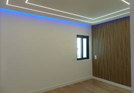 Refurbished apartment with sea view of 180 located on the Calçadão de Quarteira