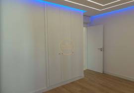 Refurbished apartment with sea view of 180 located on the Calçadão de Quarteira