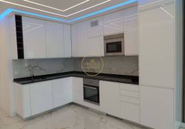 Refurbished apartment with sea view of 180 located on the Calçadão de Quarteira