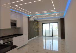 Refurbished apartment with sea view of 180 located on the Calçadão de Quarteira