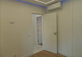 Refurbished apartment with sea view of 180 located on the Calçadão de Quarteira