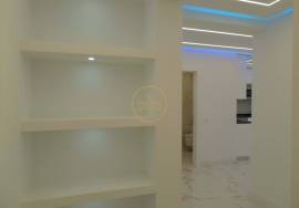Refurbished apartment with sea view of 180 located on the Calçadão de Quarteira