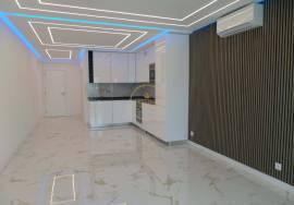 Refurbished apartment with sea view of 180 located on the Calçadão de Quarteira