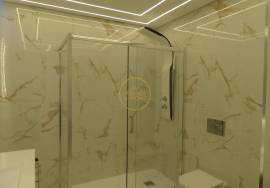 Refurbished apartment with sea view of 180 located on the Calçadão de Quarteira